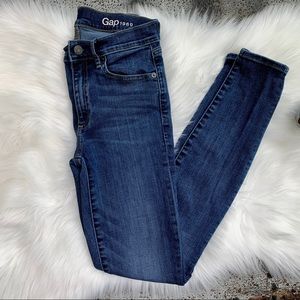 ✨GAP Resolution True Skinny Jeans✨